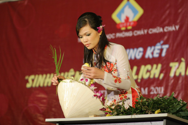 Không khô cứng, các cô gái trường Đại học Phòng cháy Chữa cháy cũng rất khéo tay trong việc làm đẹp