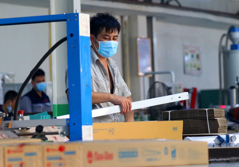 Bao giờ hoàn thành thu gom phế thải vụ cháy công ty Rạng Đông? ảnh 4 Bao giờ hoàn thành thu gom phế thải vụ cháy công ty Rạng Đông? ảnh 4