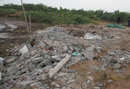 Hai ngôi nhà của gia đình ông Vươn bị đập phá