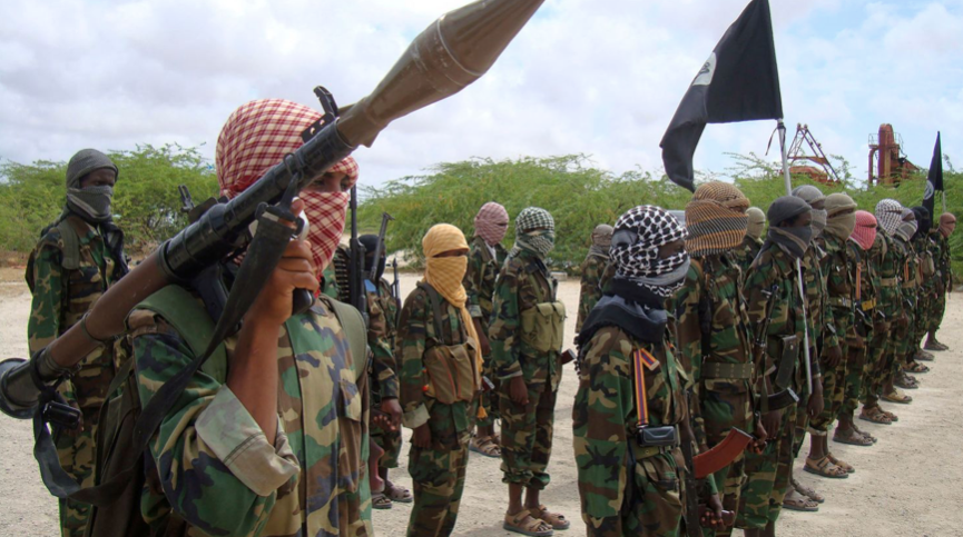 Các thành viên Al-Shabaab trong cuộc diễn tập ở Mogadishu, Somalia, năm 2010. (Ảnh: AP) Các thành viên Al-Shabaab trong cuộc diễn tập ở Mogadishu, Somalia, năm 2010. (Ảnh: AP)