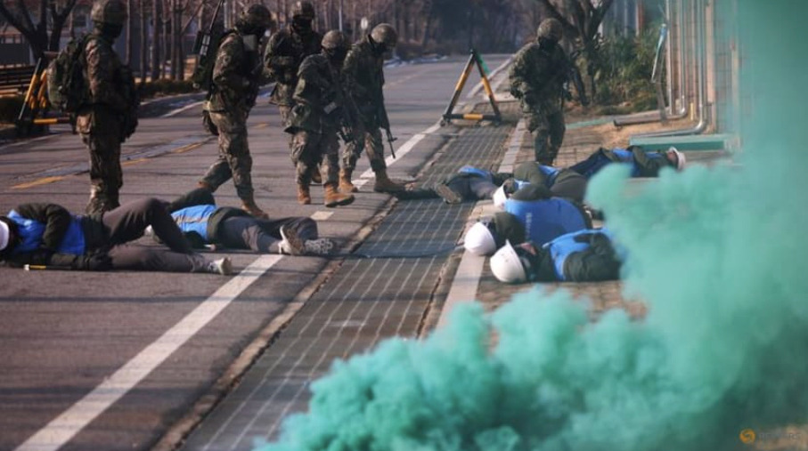 Một phần trong cuộc diễn tập ở Seoul ngày 27/12. (Ảnh: Reuters) Một phần trong cuộc diễn tập ở Seoul ngày 27/12. (Ảnh: Reuters)