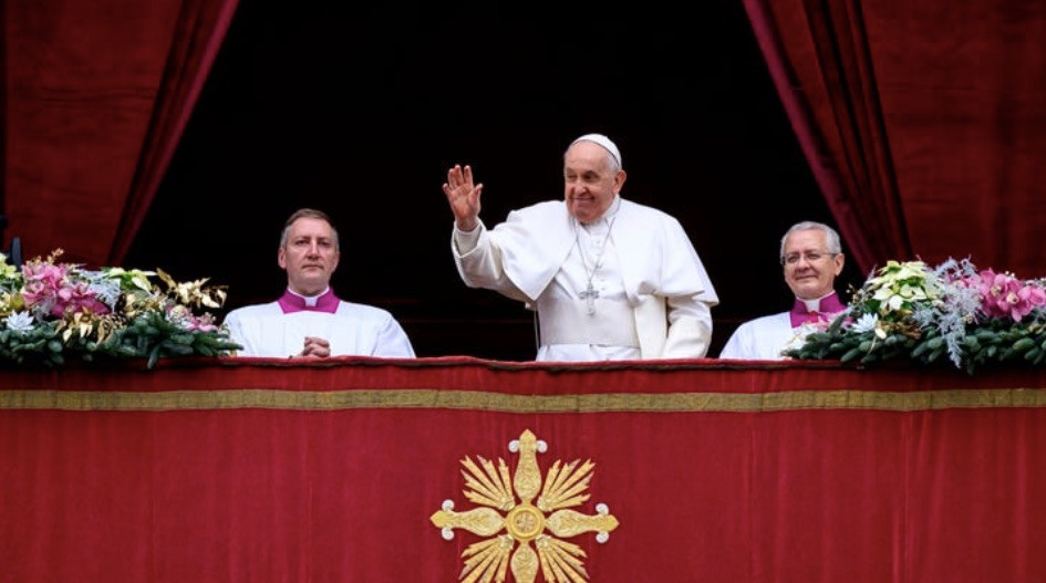 Giáo hoàng Francis đọc thông điệp Giáng sinh trên Quảng trường St. Peter, ngày 25/12. (Ảnh: Fox News) Giáo hoàng Francis đọc thông điệp Giáng sinh trên Quảng trường St. Peter, ngày 25/12. (Ảnh: Fox News)