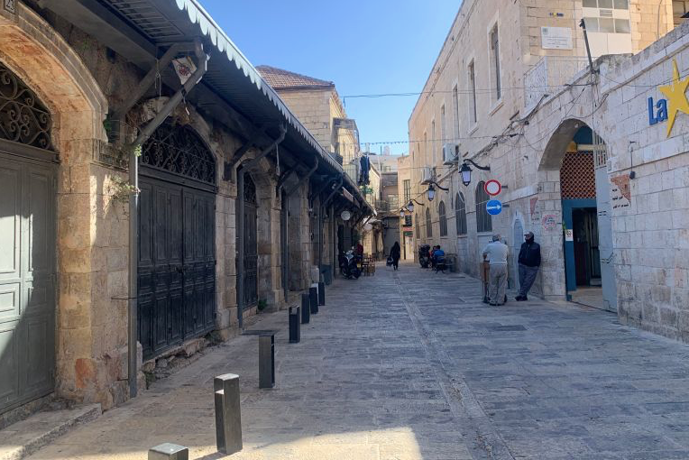 Lối vào Trường College des Freres ở Thành phố cổ Jerusalem. (Ảnh: Al Jazeera)