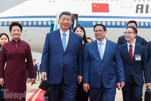 Tổng Bí thư, Chủ tịch Trung Quốc Tập Cận Bình và Phu nhân thăm cấp Nhà nước đến Việt Nam từ ngày 12 - 13/12. Tổng Bí thư, Chủ tịch Trung Quốc Tập Cận Bình và Phu nhân thăm cấp Nhà nước đến Việt Nam từ ngày 12 - 13/12.