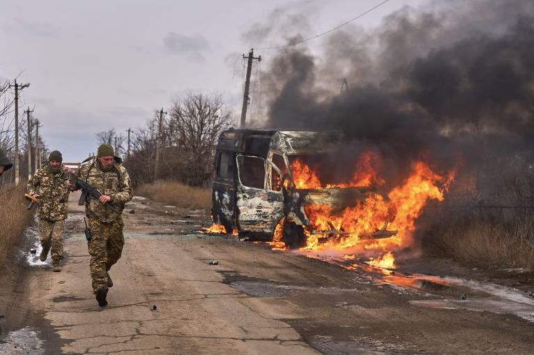 Ukraine vẫn cố gắng đẩy quân Nga khỏi miền đông (Ảnh: AP) Ukraine vẫn cố gắng đẩy quân Nga khỏi miền đông (Ảnh: AP)