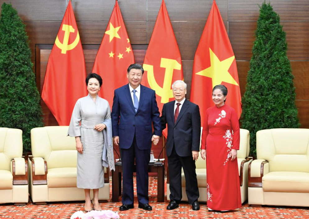 Tổng Bí thư Nguyễn Phú Trọng và Phu nhân chia tay Tổng Bí thư, Chủ tịch nước Trung Quốc Tập Cận Bình và Phu nhân, ngày 13/12. Tổng Bí thư Nguyễn Phú Trọng và Phu nhân chia tay Tổng Bí thư, Chủ tịch nước Trung Quốc Tập Cận Bình và Phu nhân, ngày 13/12.