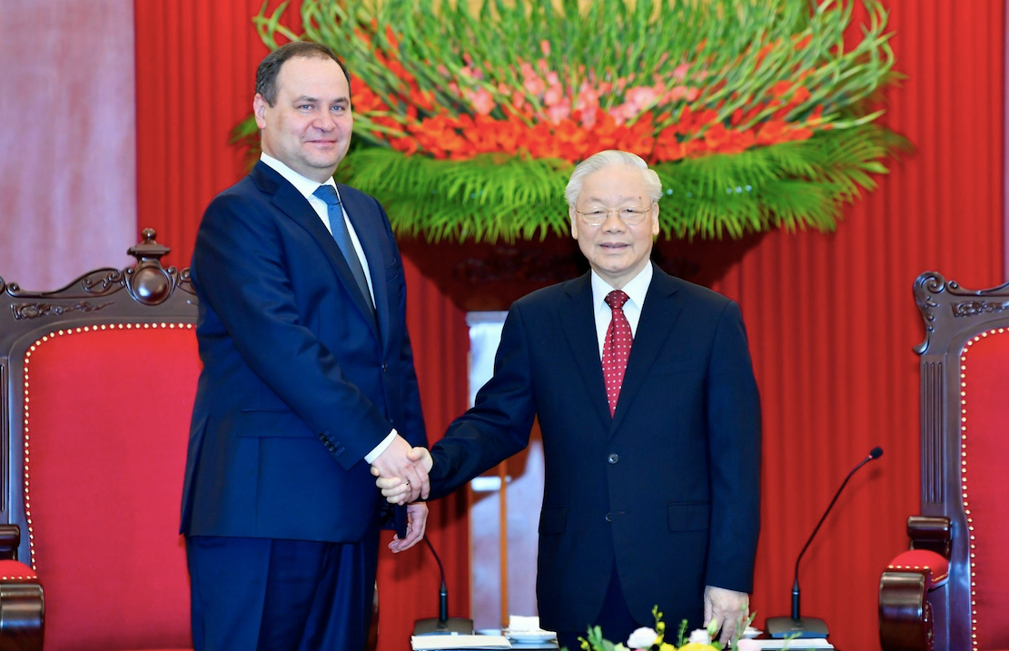 Tổng Bí thư Nguyễn Phú Trọng tiếp Thủ tướng Belarus Roman Golovchenko ngày 8/12. (Ảnh: Nhật Minh)