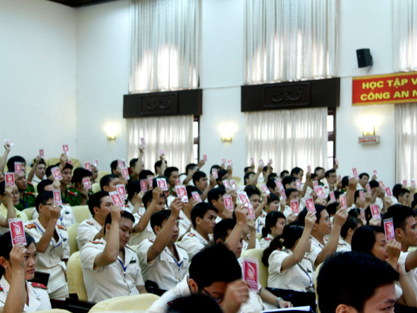 Đại hội cũng thông qua đường hướng hoạt động trong nhiệm kỳ tới như tiếp tục đổi mới phương pháp, hình thức tuyên truyền giáo dục chính trị, tư tưởng cho đoàn viên thanh niên CATP; tập trung đổi mới nâng cao chất lượng sinh hoạt Đoàn, chất lượng đoàn viên…