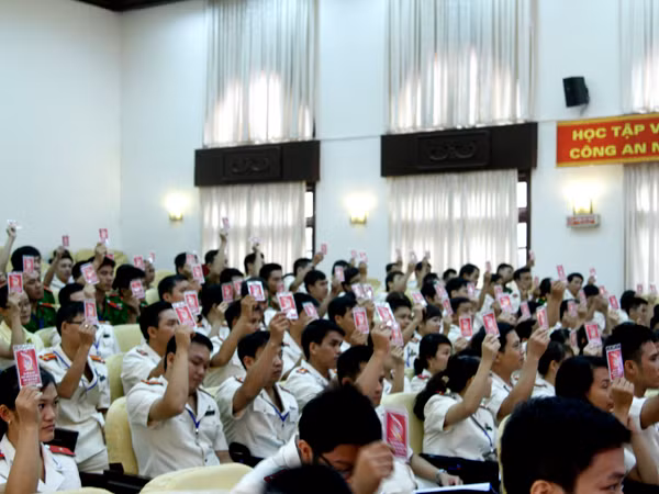 Đại hội cũng thông qua đường hướng hoạt động trong nhiệm kỳ tới như tiếp tục đổi mới phương pháp, hình thức tuyên truyền giáo dục chính trị, tư tưởng cho đoàn viên thanh niên CATP; tập trung đổi mới nâng cao chất lượng sinh hoạt Đoàn, chất lượng đoàn viên…
