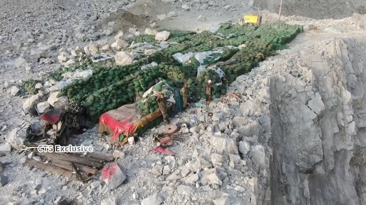 Những thợ mỏ bị mắc kẹt. Ảnh: Reuters Những thợ mỏ bị mắc kẹt. Ảnh: Reuters