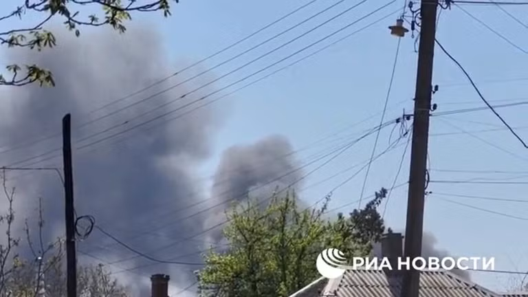 Khói bốc lên từ hiện trường. Ảnh: RIA Novosti