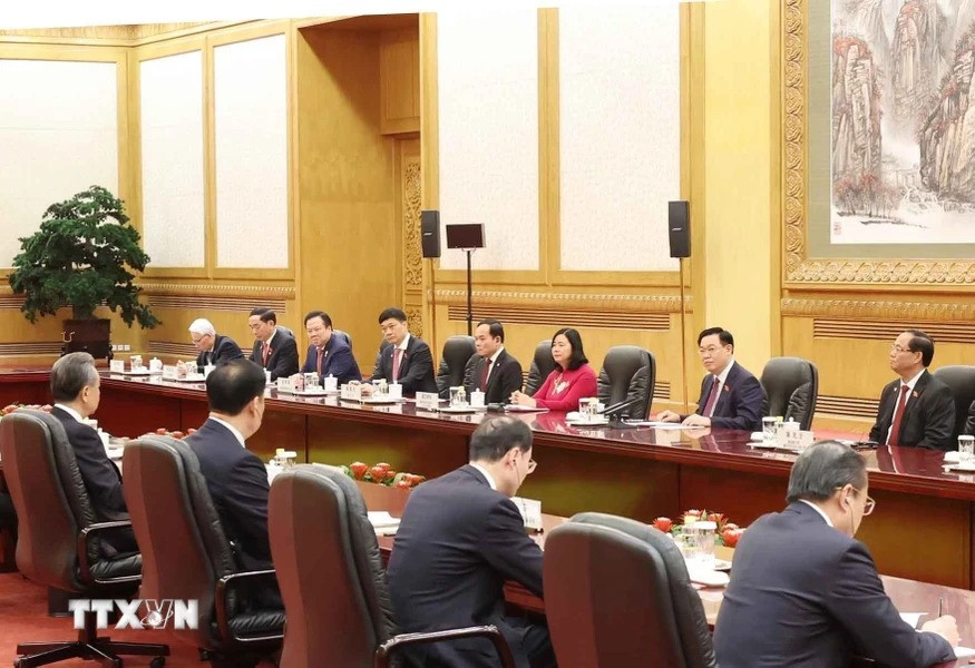 Chủ tịch Quốc hội Vương Đình Huệ hội kiến Tổng Bí thư, Chủ tịch nước Trung Quốc Tập Cận Bình. (Ảnh: Nhan Sáng/TTXVN) Chủ tịch Quốc hội Vương Đình Huệ hội kiến Tổng Bí thư, Chủ tịch nước Trung Quốc Tập Cận Bình. (Ảnh: Nhan Sáng/TTXVN)