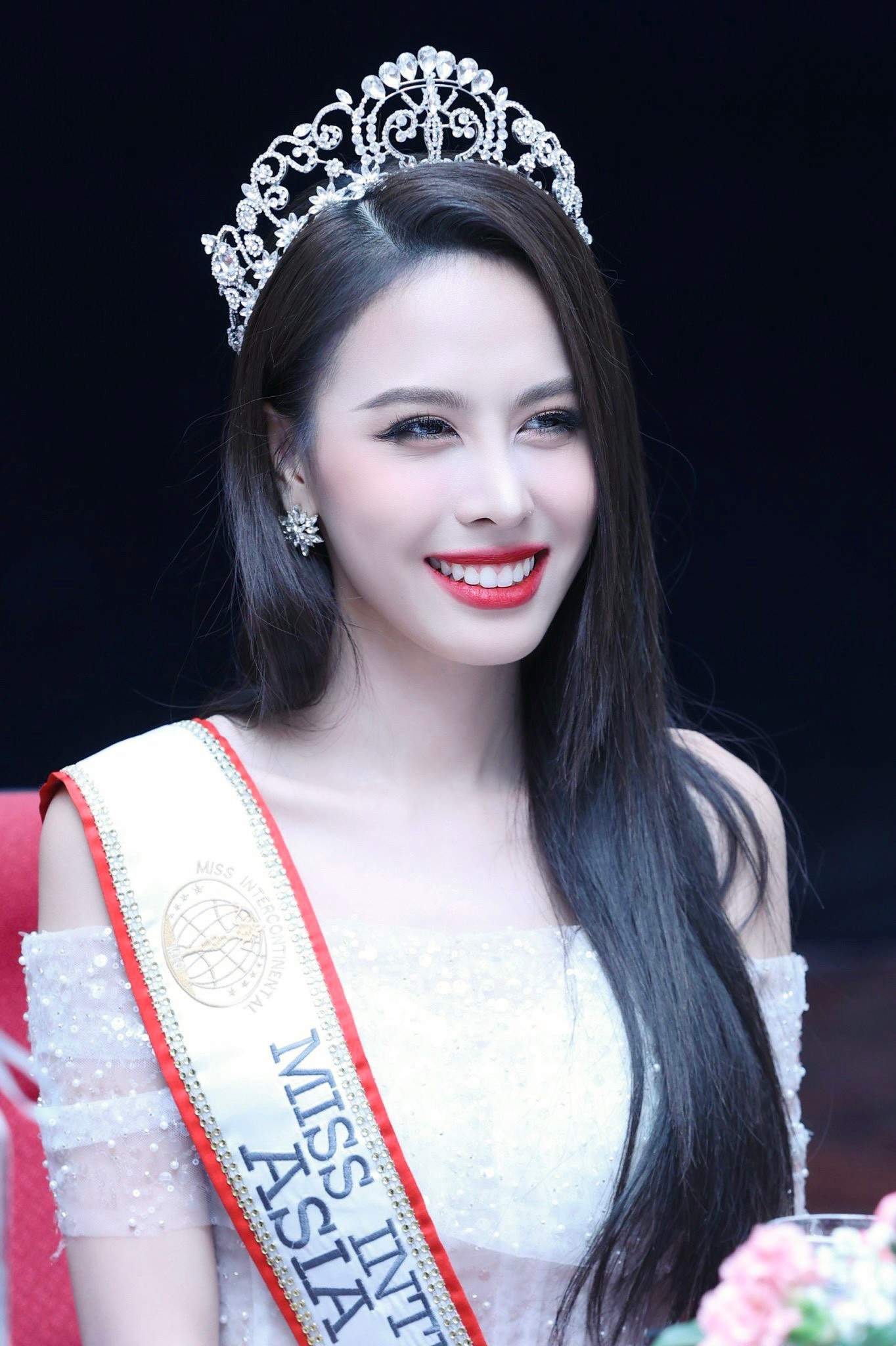 Ngọc Hằng chia sẻ khi tham gia cuộc thi Hoa hậu Liên lục địa, cô nhận định tiêu chí quan trọng nhất của cuộc thi là khả năng giao tiếp, kết nối. Vì vậy, trong cuộc thi người đẹp luôn giữ hình ảnh một cô gái tràn đầy năng lượng, tích cực giao lưu.