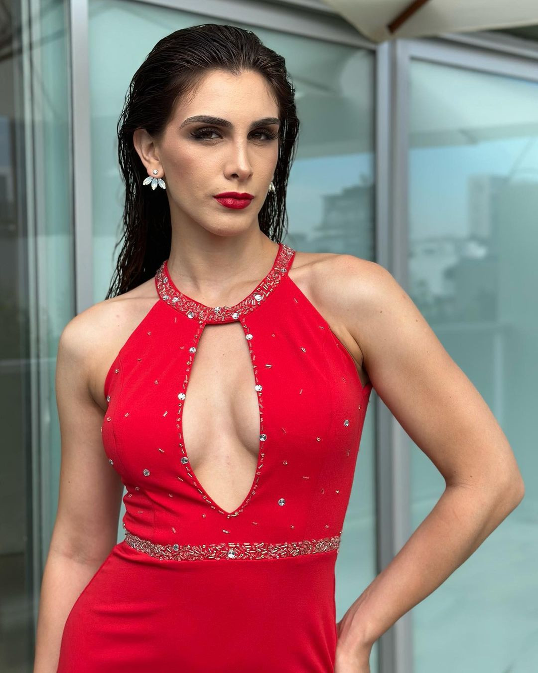 Sol đến từ Marcos Juárez, tỉnh Córdoba. Sau khi đăng quang, nhan sắc của người đẹp trở thành đề tài bàn tán của cư dân mạng. Khán giả nhận xét tân hoa hậu có gương mặt già nua, kém tươi tắn. Bên cạnh đó, người đẹp được cho rằng có thân hình cơ bắp, kém nữ tính. Sol đến từ Marcos Juárez, tỉnh Córdoba. Sau khi đăng quang, nhan sắc của người đẹp trở thành đề tài bàn tán của cư dân mạng. Khán giả nhận xét tân hoa hậu có gương mặt già nua, kém tươi tắn. Bên cạnh đó, người đẹp được cho rằng có thân hình cơ bắp, kém nữ tính.