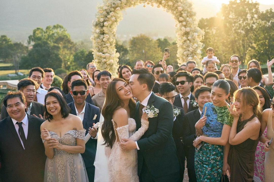 Chồng của Nicolene - Guntapon Mahanonda - hiện là Giám đốc dự án quốc gia tại Thái Lan cho Entoria Energy - một công ty toàn cầu trong lĩnh vực đầu tư và vận hành các giải pháp năng lượng tái tạo.