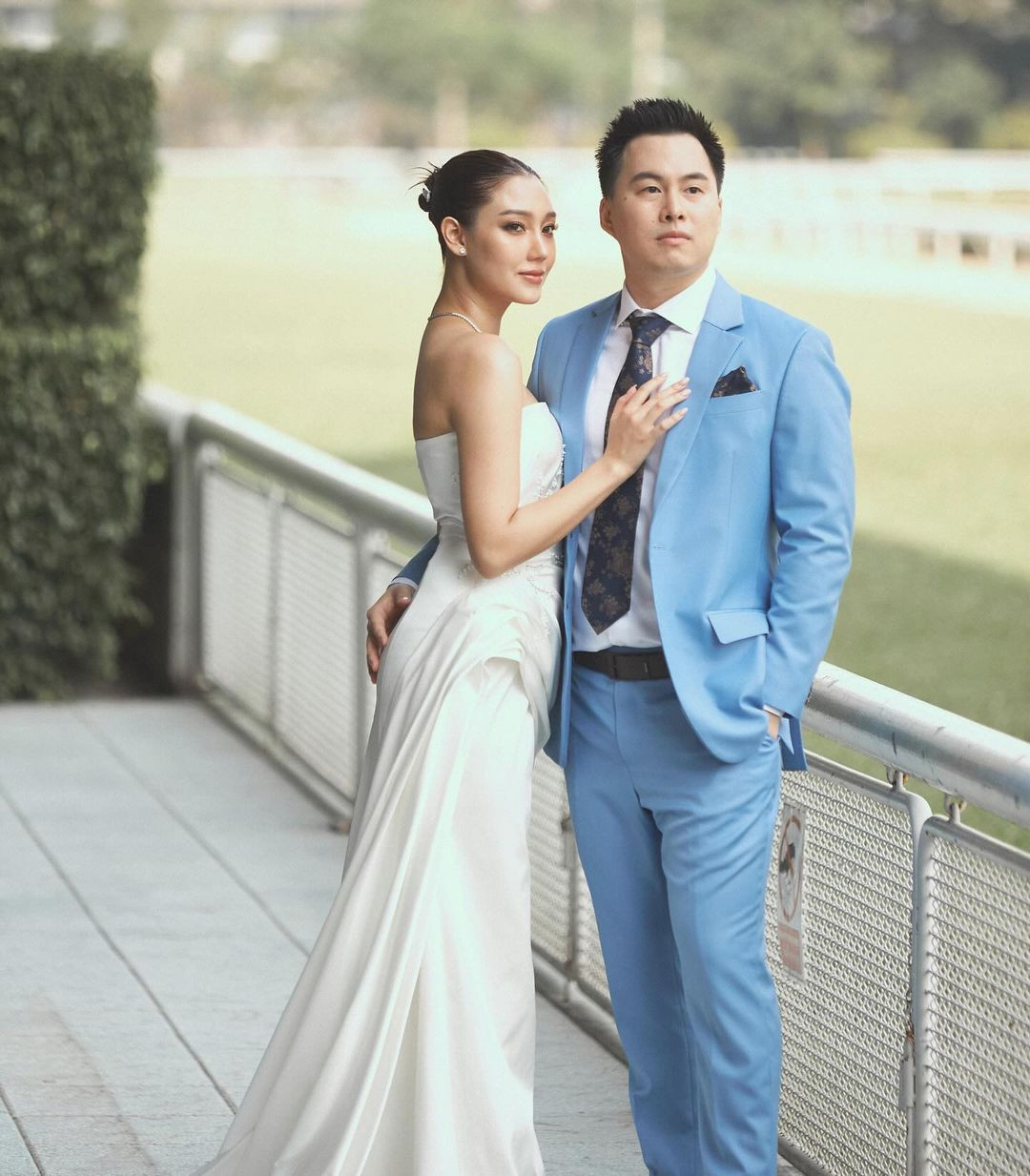 Nicolene, sinh năm 1998, là gương mặt quen thuộc ở các cuộc thi sắc đẹp. Năm 2018, cô đăng quang Miss World Thailand và đại diện quốc gia thi Hoa hậu Thế giới, đoạt giải Á hậu 1. Năm 2022, Nicolene Limsnukan quyết định dự thi Hoa hậu Hoàn vũ Thái Lan 2022. Nhiều khán giả ủng hộ và dự đoán cô chiến thắng, song Nicolene tiếp tục giành ngôi Á hậu 1.