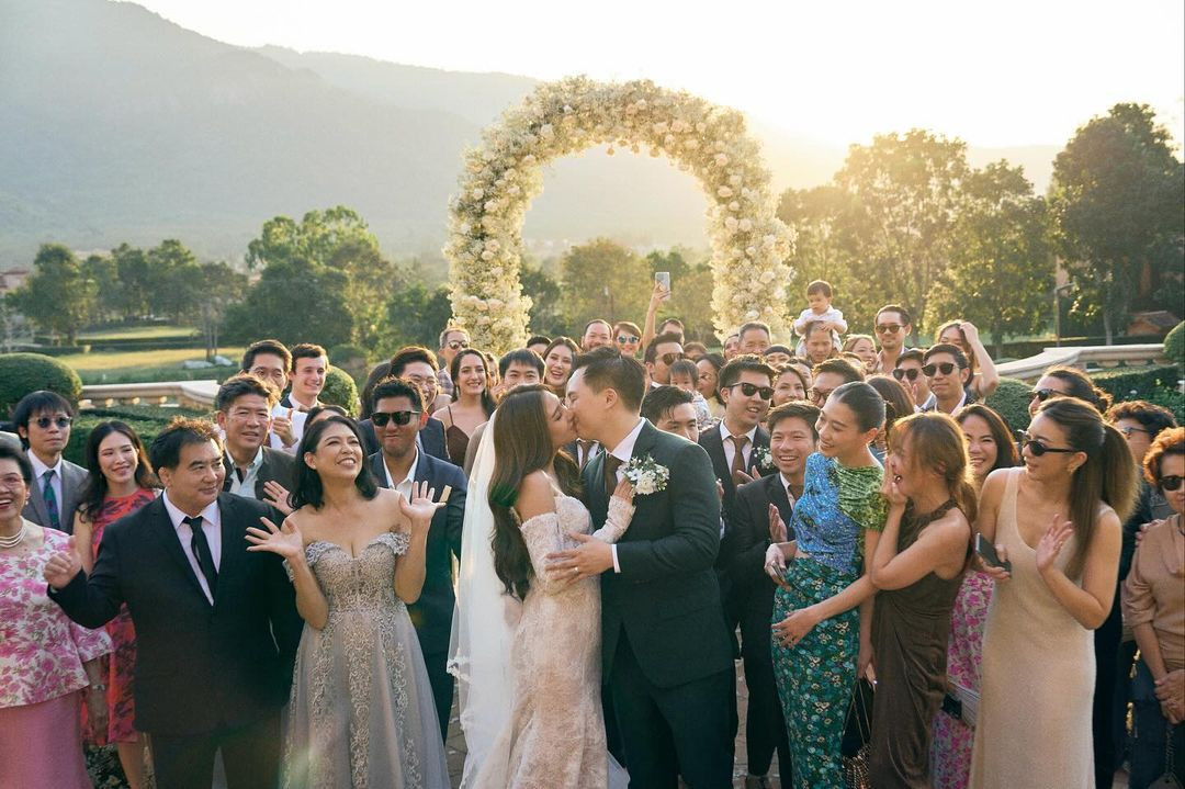 Chồng của Nicolene - Guntapon Mahanonda - hiện là Giám đốc dự án quốc gia tại Thái Lan cho Entoria Energy - một công ty toàn cầu trong lĩnh vực đầu tư và vận hành các giải pháp năng lượng tái tạo.