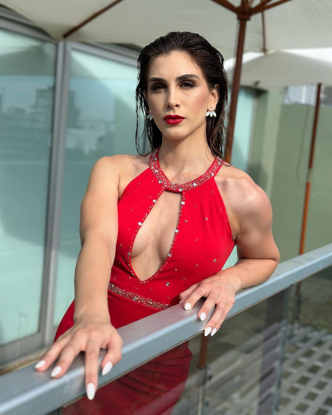 Sol đến từ Marcos Juárez, tỉnh Córdoba. Sau khi đăng quang, nhan sắc của người đẹp trở thành đề tài bàn tán của cư dân mạng. Khán giả nhận xét tân hoa hậu có gương mặt già nua, kém tươi tắn. Bên cạnh đó, người đẹp được cho rằng có thân hình cơ bắp, kém nữ tính. Sol đến từ Marcos Juárez, tỉnh Córdoba. Sau khi đăng quang, nhan sắc của người đẹp trở thành đề tài bàn tán của cư dân mạng. Khán giả nhận xét tân hoa hậu có gương mặt già nua, kém tươi tắn. Bên cạnh đó, người đẹp được cho rằng có thân hình cơ bắp, kém nữ tính.