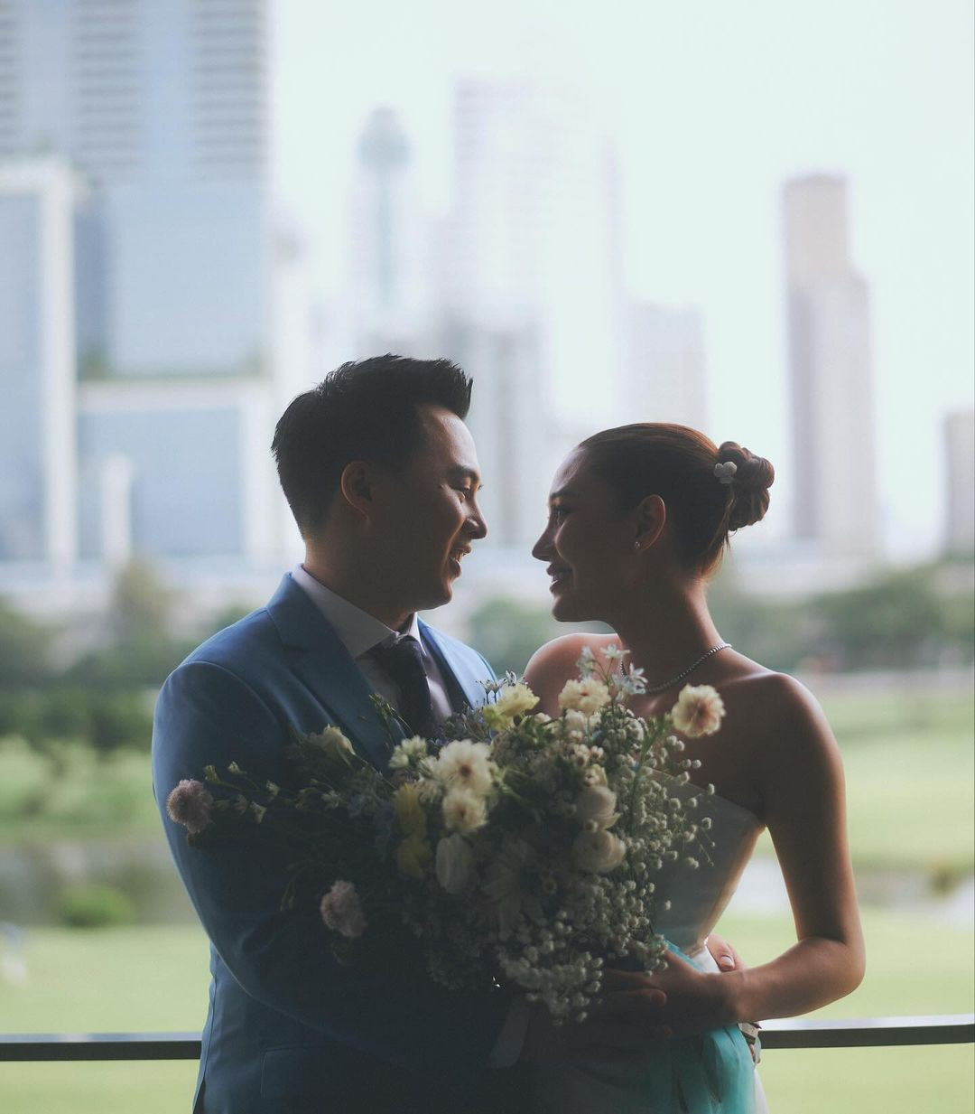 Sau khi cô tuyên bố đính hôn, vào ngày 14/10, ban tổ chức Hoa hậu Hoàn vũ Thái Lan thông báo về việc điều chỉnh danh hiệu tại cuộc thi Hoa hậu Hoàn vũ Thái Lan 2022. Nicolene Limsnukan không được tiếp tục giữ danh hiệu Á hậu 1 do không thể thực hiện nhiệm vụ theo quy định của đơn vị chủ quản.