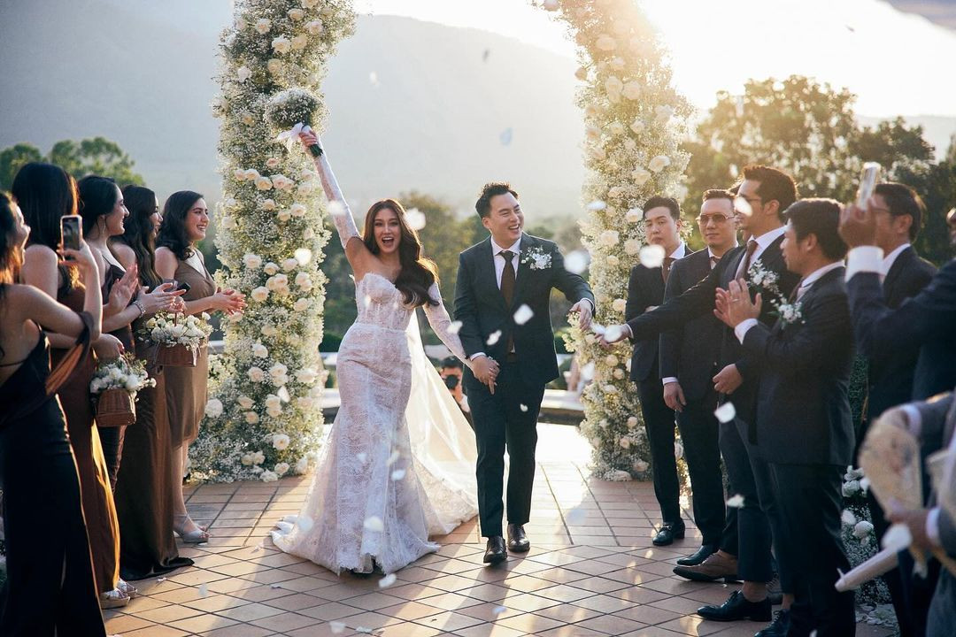 Ngày 25/12, Nicolene Limsnukan - Á hậu 1 Hoa hậu Thế giới 2018 - đã tổ chức kết hôn với bạn trai doanh nhân. Hôn lễ của người đẹp được tổ chức riêng tư với sự tham gia của bạn bè thân thiết.