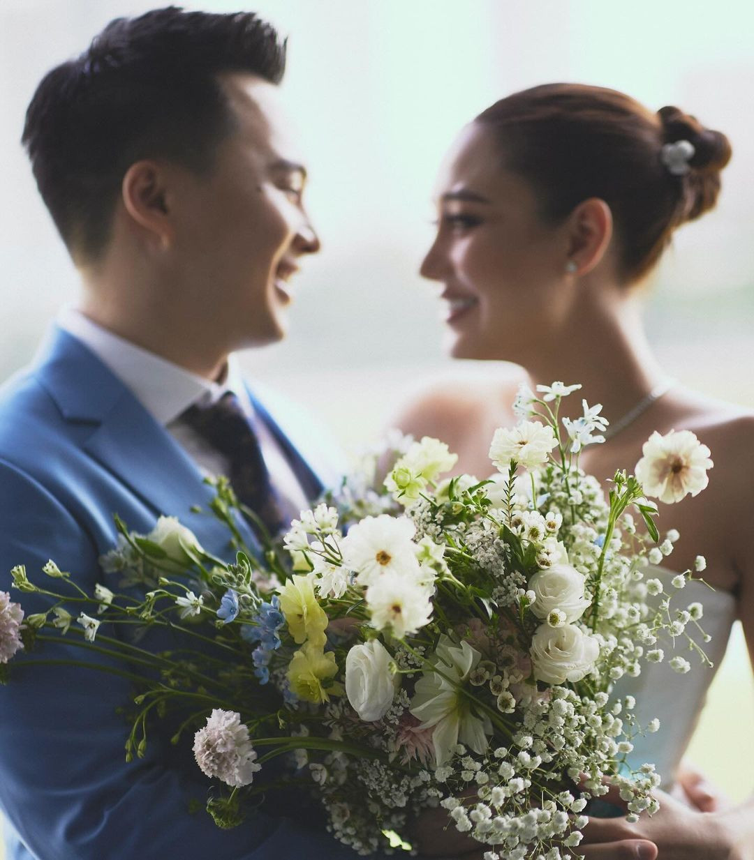 Sau khi cô tuyên bố đính hôn, vào ngày 14/10, ban tổ chức Hoa hậu Hoàn vũ Thái Lan thông báo về việc điều chỉnh danh hiệu tại cuộc thi Hoa hậu Hoàn vũ Thái Lan 2022. Nicolene Limsnukan không được tiếp tục giữ danh hiệu Á hậu 1 do không thể thực hiện nhiệm vụ theo quy định của đơn vị chủ quản.