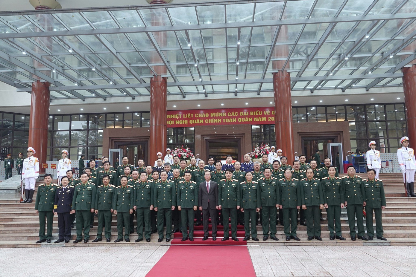 Chủ tịch nước Võ Văn Thưởng dự, chỉ đạo Hội nghị Quân chính toàn quân năm 2023. Chủ tịch nước Võ Văn Thưởng dự, chỉ đạo Hội nghị Quân chính toàn quân năm 2023.