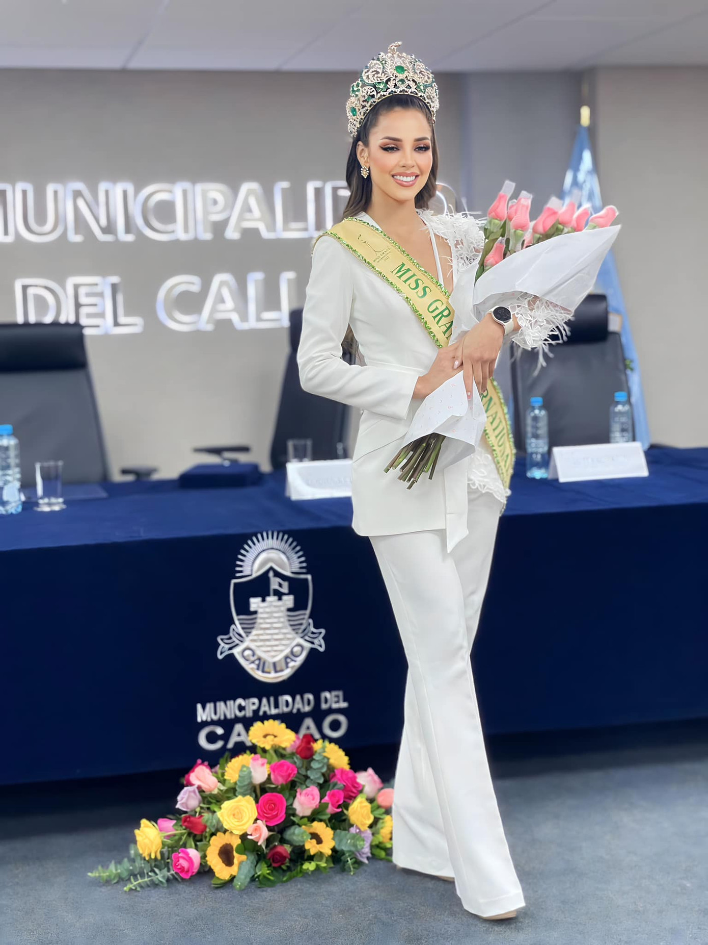 Khán giả nhận định danh hiệu Miss Grand International giúp sự nghiệp của Luciana thăng hoa. Trước đó, cô là diễn viên nổi tiếng ở Peru với hơn 4,5 triệu người theo dõi.