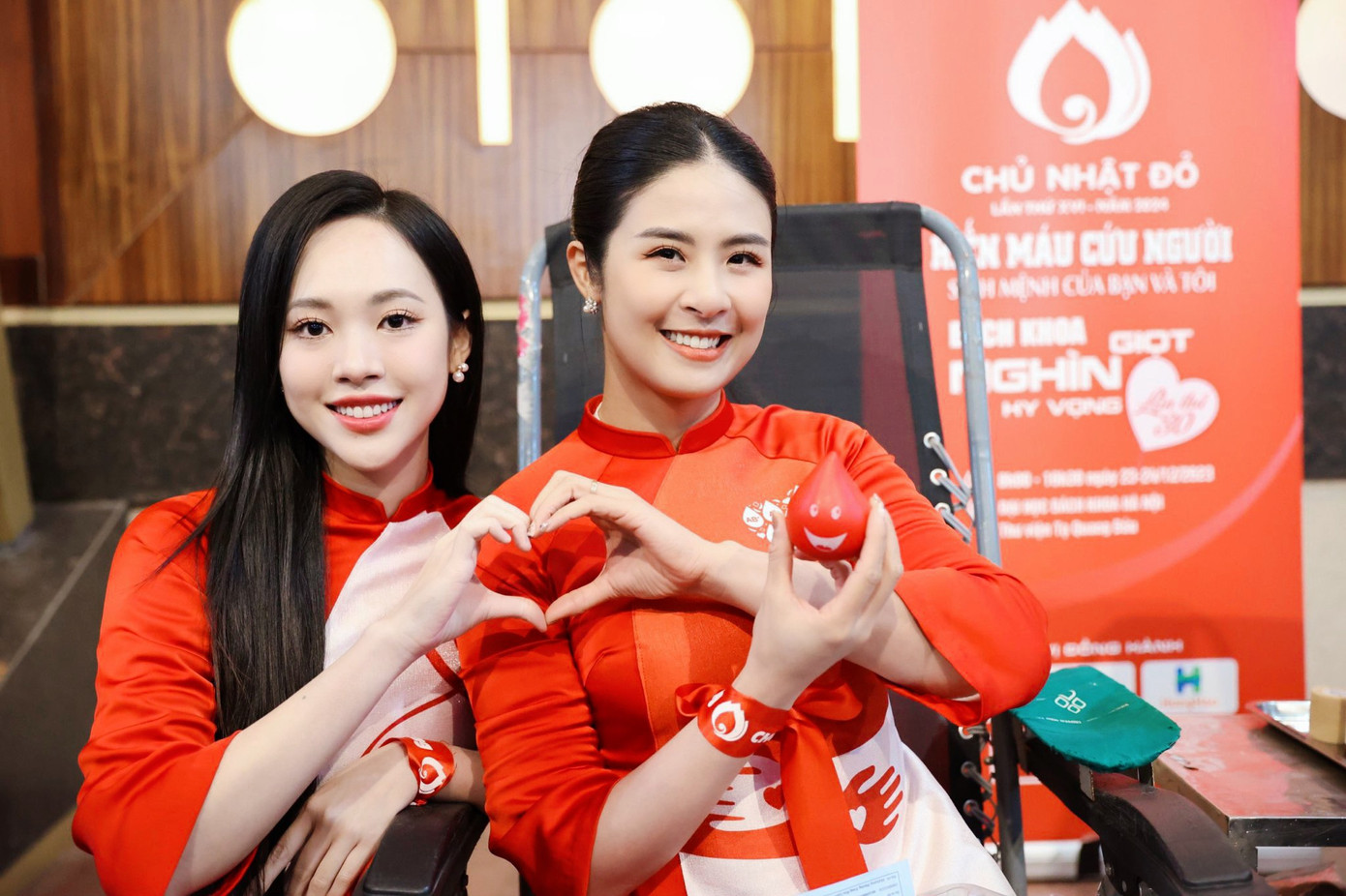 Ngọc Hân lần thứ 10 hiến máu ở Chủ Nhật Đỏ. Ảnh: Trọng Tài.