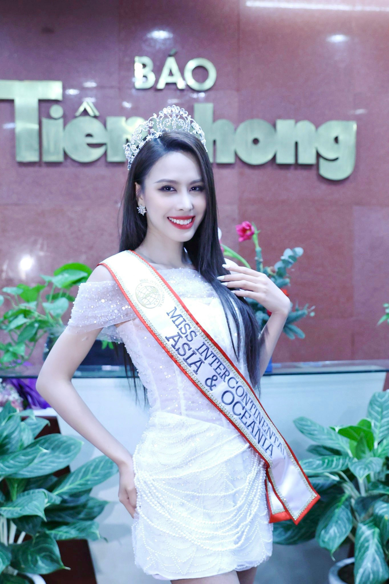 Chiều 21/12, Á hậu Ngọc Hằng đã tới thăm toà soạn báo Tiền Phong tại Hà Nội sau khi trở về từ cuộc thi Hoa hậu Liên lục địa 2023 với danh hiệu Á hậu 2.