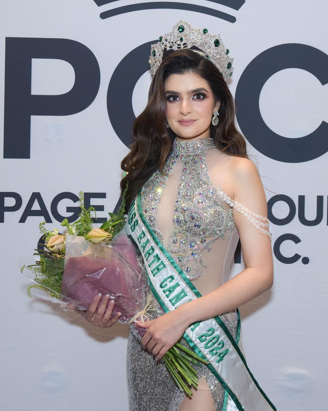 Người đẹp Aleena Singh đã đăng quang Hoa hậu Trái Đất Canada 2024. Cô đại diện Canada tham dự Miss Earth 2024 dự kiến tổ chức ở Việt Nam.