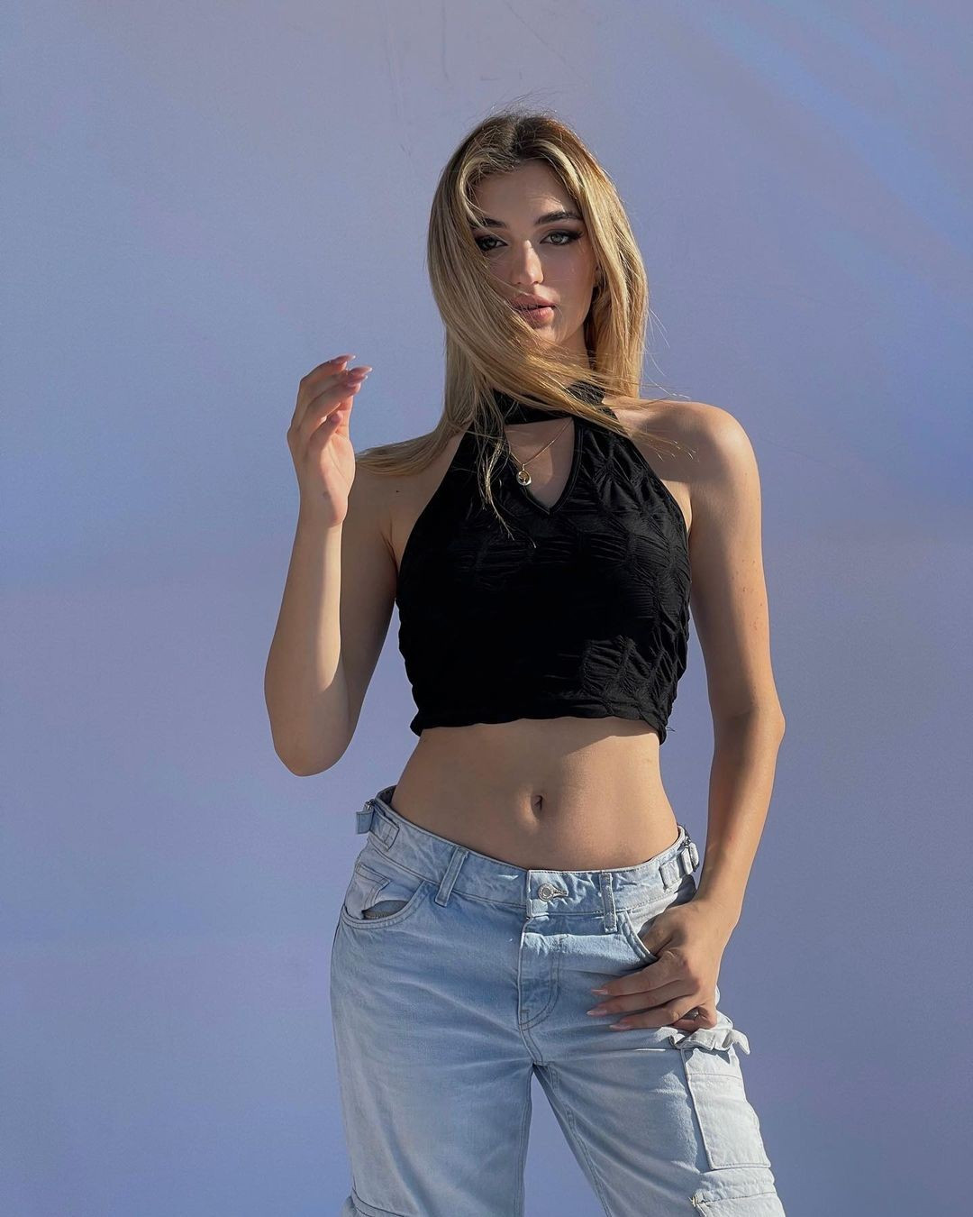 Sự kiện có tên gọi Tháng mười hồng, kêu gọi mọi người trên khắp thế giới đeo một dải ruy băng màu hồng để nâng cao nhận thức về sức khỏe vú.