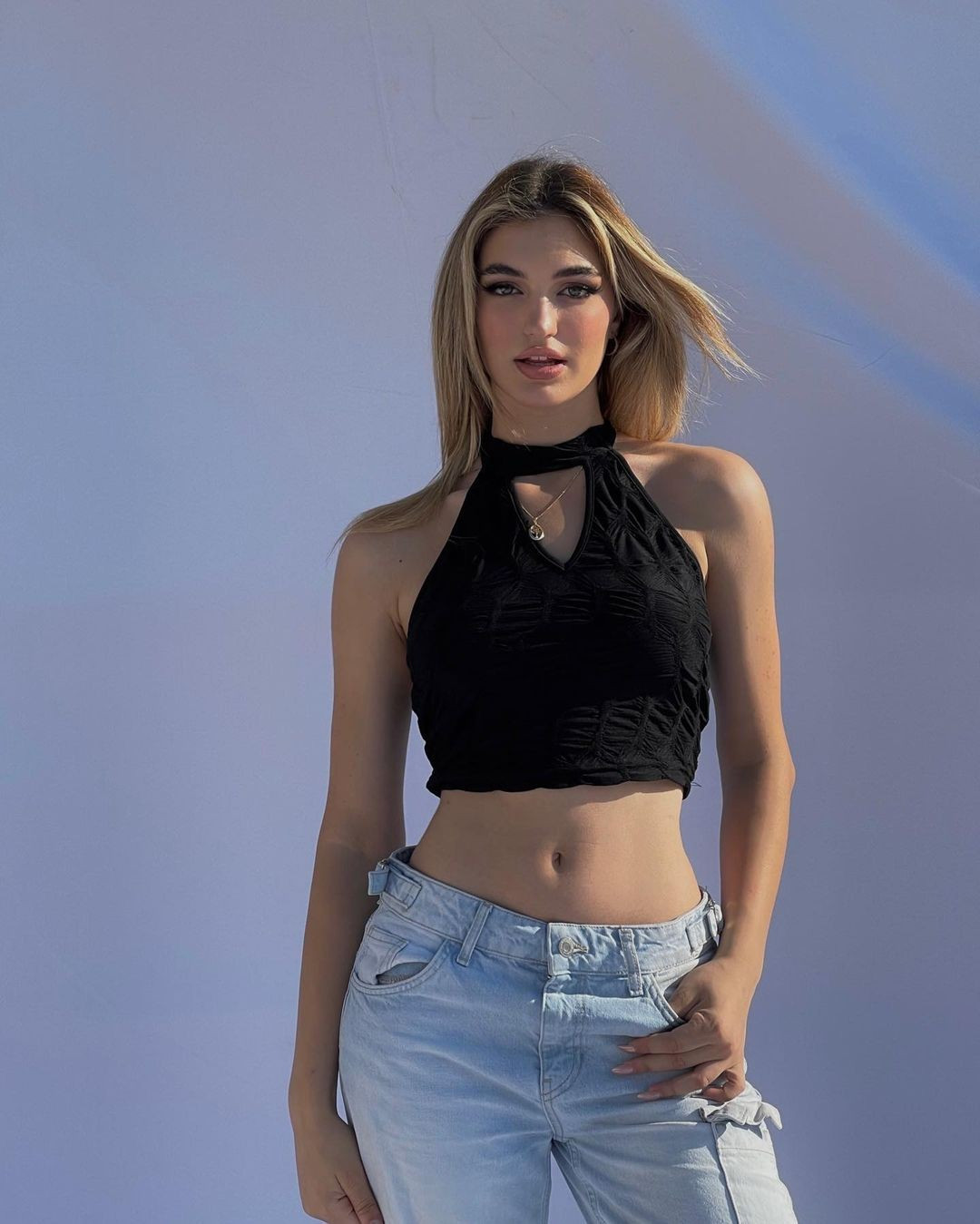 Sự kiện có tên gọi Tháng mười hồng, kêu gọi mọi người trên khắp thế giới đeo một dải ruy băng màu hồng để nâng cao nhận thức về sức khỏe vú.