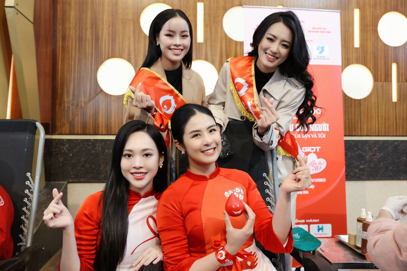 "Tôi đã dành dụm, chắt chiu những giọt máu của mình để hiến ở sự kiện Chủ Nhật Đỏ lần này. Đặc biệt, sự kiện năm nay lại trùng với dịp Noel nên hành động này càng ý nghĩa hơn. Hy vọng hành động của tôi có sức lan tỏa tới các bạn trẻ", cô nói.