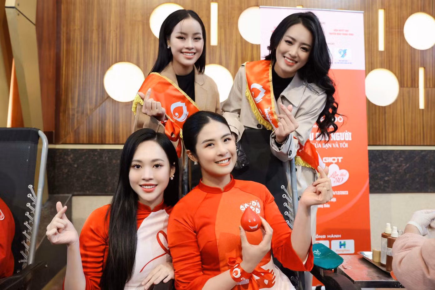 "Tôi đã dành dụm, chắt chiu những giọt máu của mình để hiến ở sự kiện Chủ Nhật Đỏ lần này. Đặc biệt, sự kiện năm nay lại trùng với dịp Noel nên hành động này càng ý nghĩa hơn. Hy vọng hành động của tôi có sức lan tỏa tới các bạn trẻ", cô nói.