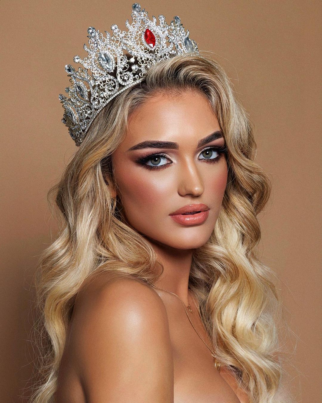 Chiến thắng của Drita Ziri được đánh giá thuyết phục. Cô luôn nằm trong top những thí sinh sáng giá của cuộc thi năm nay và được nhiều diễn đàn sắc đẹp đánh giá cao trước đêm chung kết.