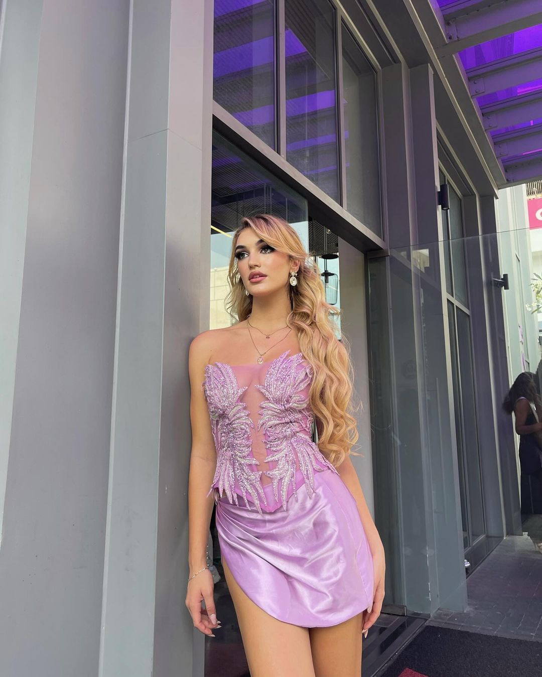 Drita Ziri cũng là người đẹp tích cực tham gia các hoạt động xã hội. Cô khởi xướng chiến dịch tháng nhận thức về ung thư vú, được tổ chức vào tháng 10 hàng năm.