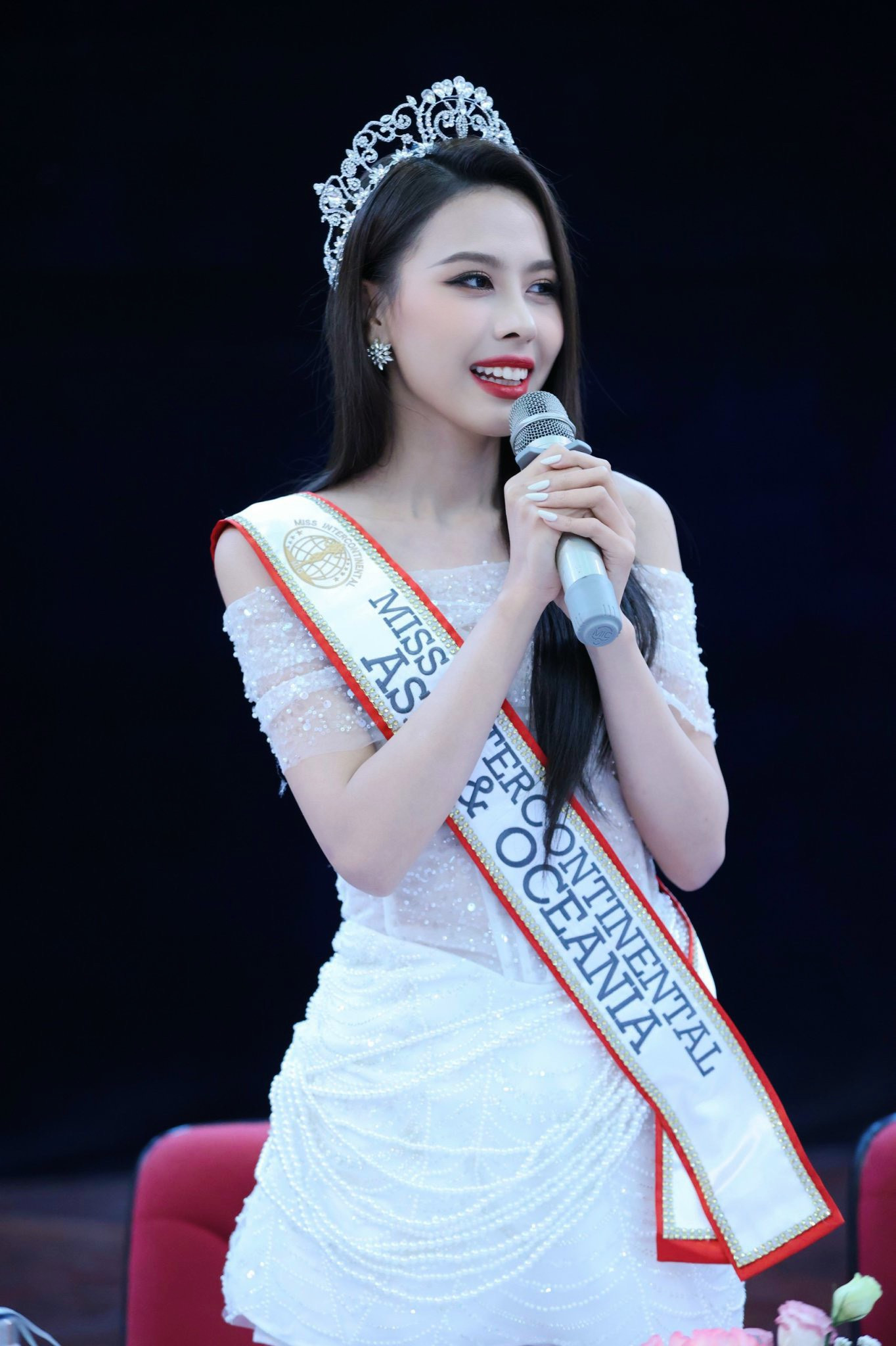 Là người đẹp đa tài, Ngọc Hằng cho biết cô muốn thử sức mình ở nhiều lĩnh vực trong tương lai, trong đó có ca hát và diễn xuất. Người đẹp bày tỏ sự khâm phục với thành công của đàn chị là Á hậu, ca sĩ Lona Kiều Loan. Cô cho biết thêm, vì là sinh viên ngành kinh doanh quốc tế nên Ngọc Hằng cũng mong muốn trở thành doanh nhân.