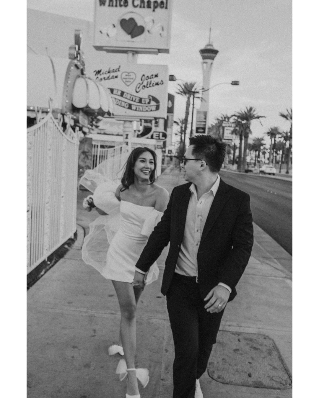 Chồng của người đẹp cũng được khen ngợi tài giỏi. Sau khi hoàn thành bằng cử nhân Kỹ thuật điện tại Đại học Melbourne, Guntapon Mahanonda tiếp tục lấy bằng Thạc sĩ Khoa học Kỹ thuật và Tài chính tại Anh.