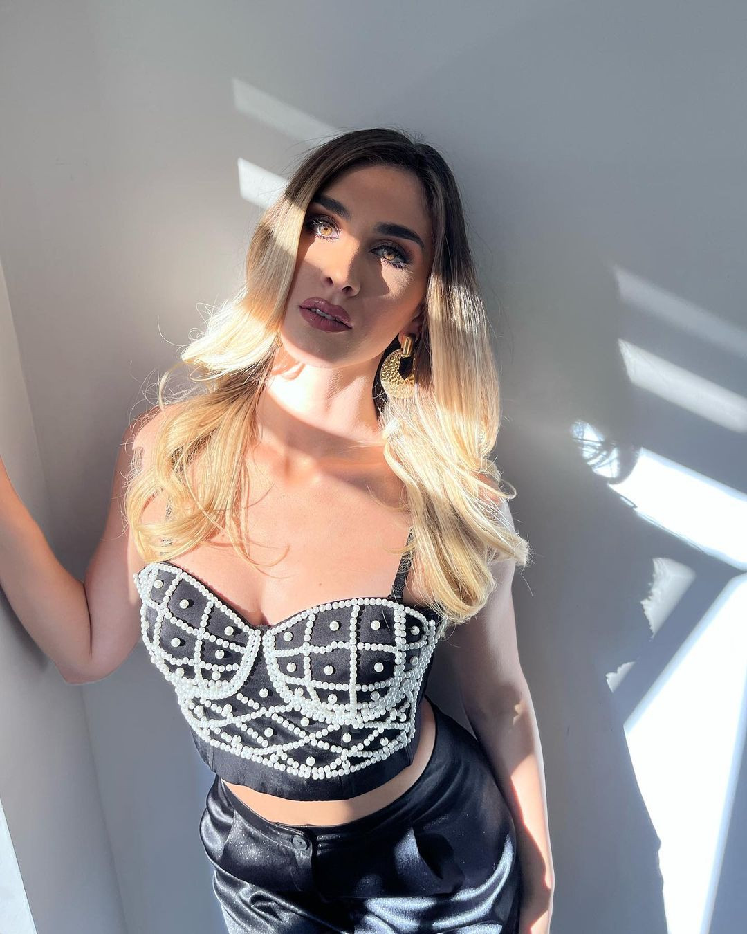 Tân Hoa hậu Trái Đất Argentina không còn xa lạ với các cuộc thi sắc đẹp. Trước đó cô từng giữ danh hiệu Hoa hậu Cacao Argentina 2019 và tiếp tục tham gia cuộc thi Reina Internacional del Cacao 2019 tại Caracas, Venezuela. Tân Hoa hậu Trái Đất Argentina không còn xa lạ với các cuộc thi sắc đẹp. Trước đó cô từng giữ danh hiệu Hoa hậu Cacao Argentina 2019 và tiếp tục tham gia cuộc thi Reina Internacional del Cacao 2019 tại Caracas, Venezuela.