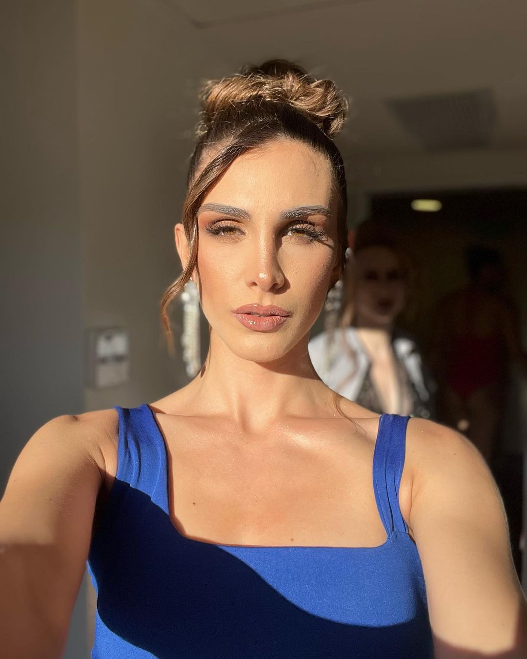 Khi rảnh rỗi, cô chơi piano, đọc tiểu thuyết về lĩnh vực sân khấu và dạy trẻ em bơi lội. Khi rảnh rỗi, cô chơi piano, đọc tiểu thuyết về lĩnh vực sân khấu và dạy trẻ em bơi lội.