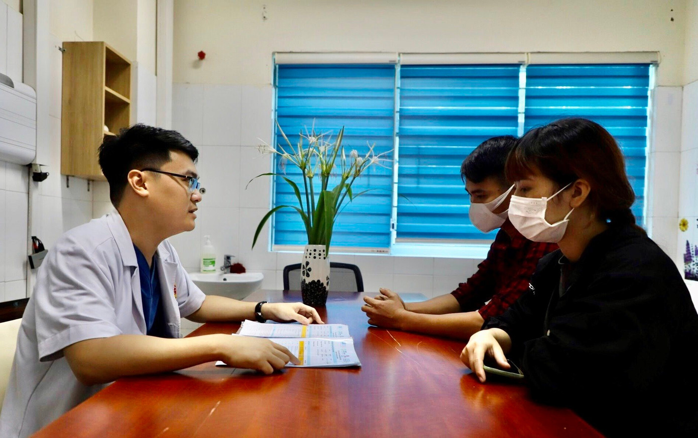 Các cặp bố mẹ có thể phòng tránh bệnh cho con bằng cách khám tầm soát Thalassemia trước khi kết hôn. Các cặp bố mẹ có thể phòng tránh bệnh cho con bằng cách khám tầm soát Thalassemia trước khi kết hôn.