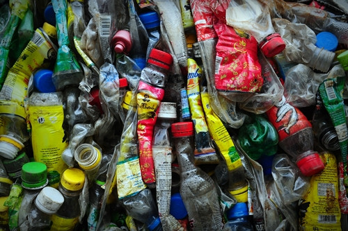  Nguồn sống của làng chính là nhựa thải được thu gom từ nhiều tỉnh thành xung quanh Hưng Yên