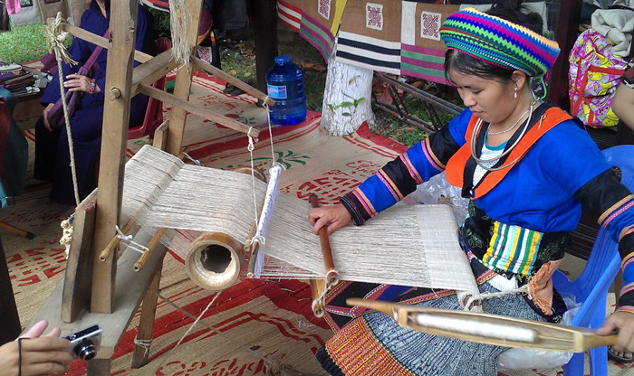 Dệt lanh Lùng Tám đến từ vùng cao Hà Giang