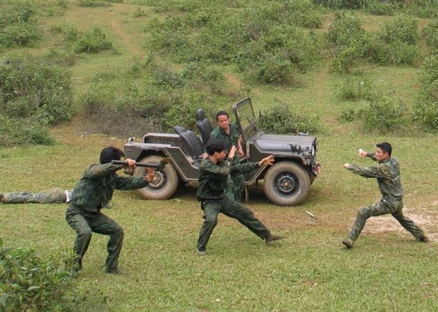  Lính đặc công sẵn sàng chiến đấu Lính đặc công diễn tập chống phục kích. (Nguồn: Binh chủng Đặc công)