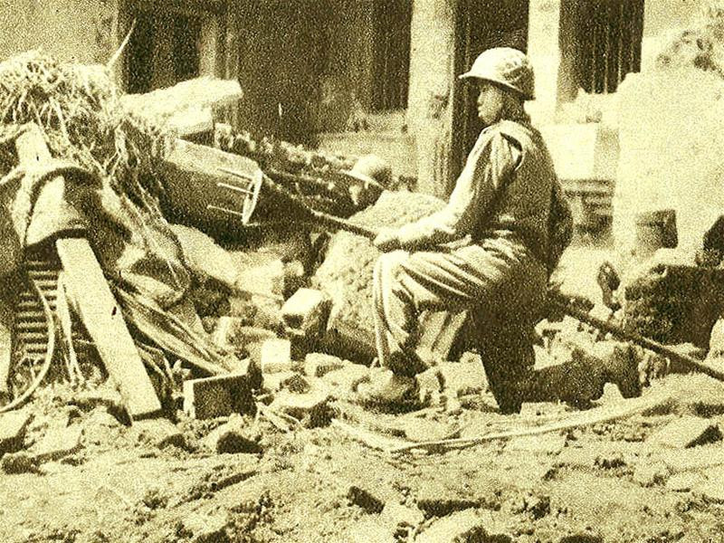 Bom ba càng sẵn sàng chờ xe tăng địch Bom ba càng sẵn sàng chờ xe tăng địch