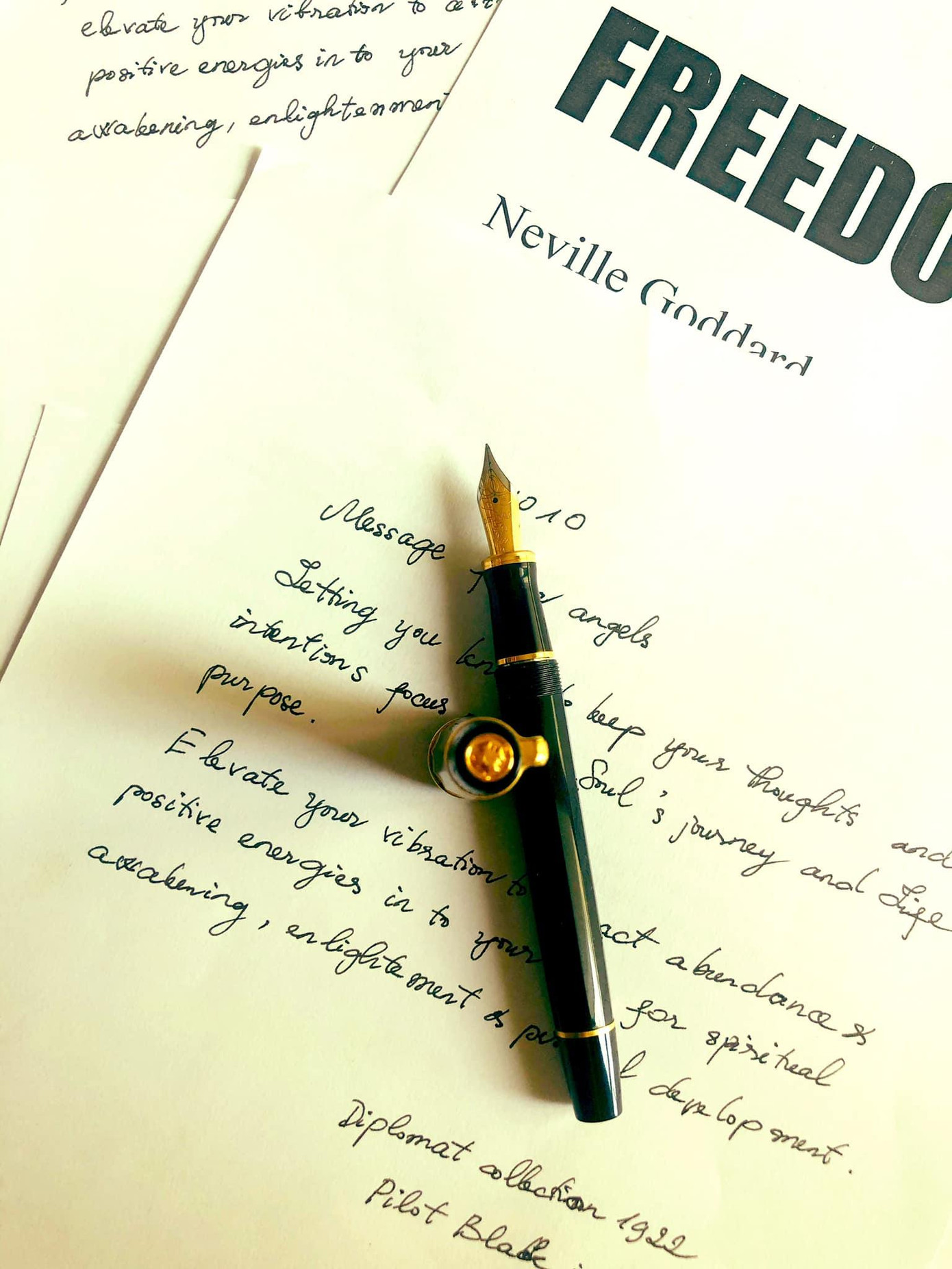 Thu Thuỷ được biết đến là Hoa hậu không chỉ xinh đẹp mà còn thông minh, trí tuệ. Cô có sở thích đọc sách và sở hữu nhiều sách trong nhà.