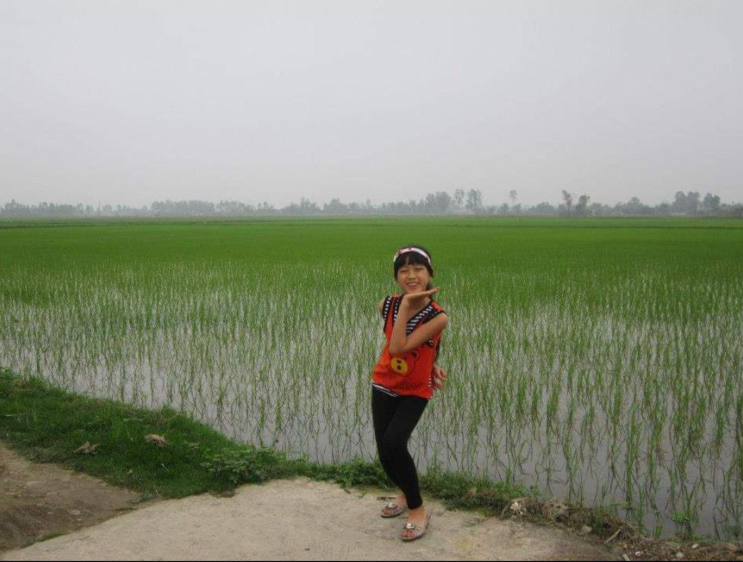 “Những hình ảnh ngày nhỏ của Hà chủ yếu được chụp bằng điện thoại. May mắn có chị gái của Hà còn giữ được cho tới tận bây giờ”- Hoa hậu Đỗ Thị Hà nói.