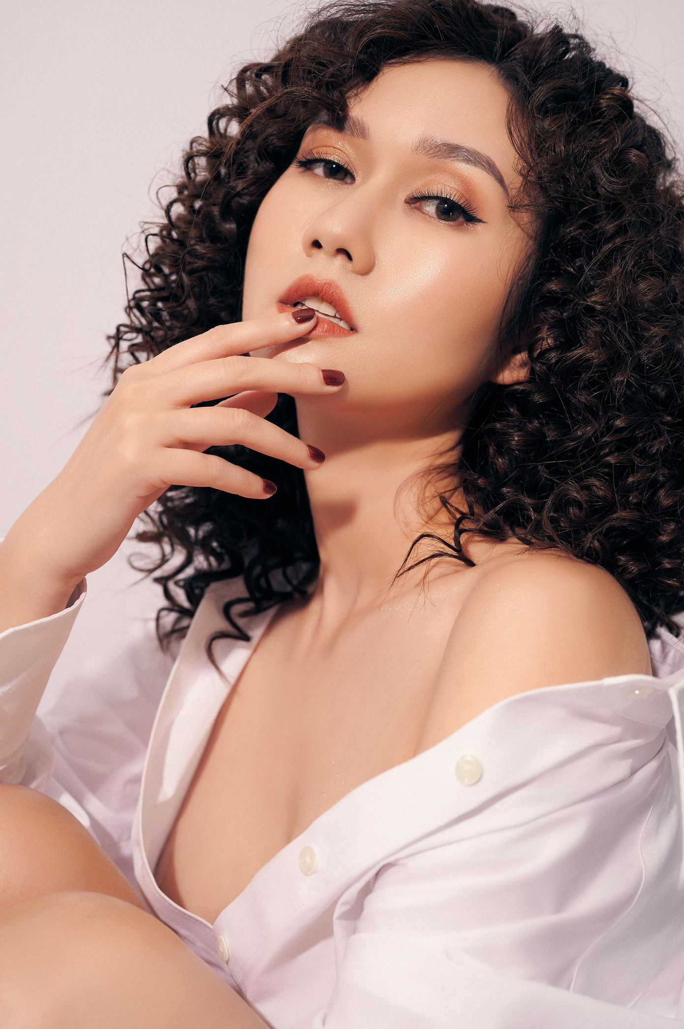 Thậm chí, có những khán giả quá khích vào hẳn trang cá nhân của nữ diễn viên để lại những bình luận bức xúc, phẫn nộ với nhân vật Tuyết.