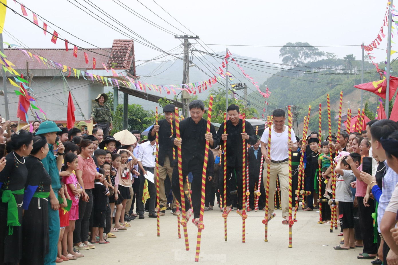 Nhiều chính sách quan tâm tới đời sống đồng bào dân tộc thiểu số.