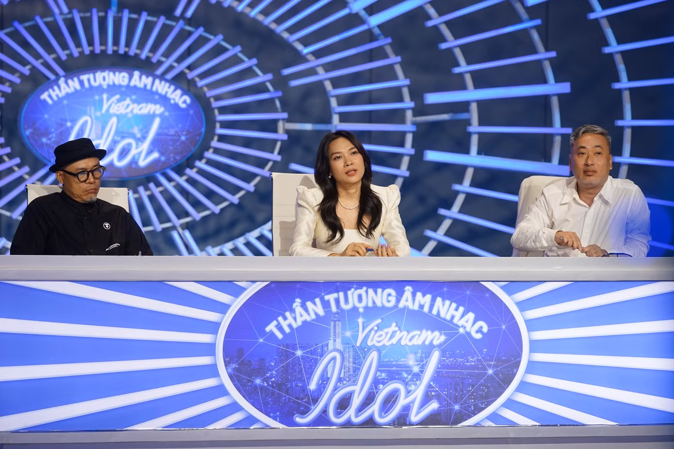Việt Nam Idol 2023 vẫn giữ bộ ba giám khảo quen thuộc.